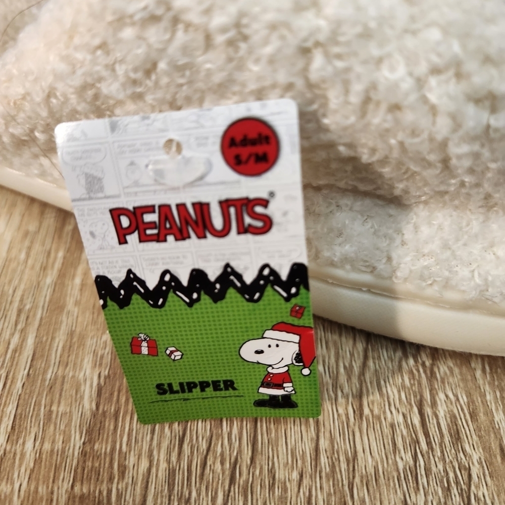Peanuts Cream Snoopy Slippers - Picture 2 of 4